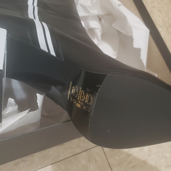 Boot - Picture 4 of 4